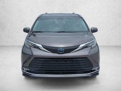2022 Toyota Sienna XLE FWD 8-Passenger (Natl)