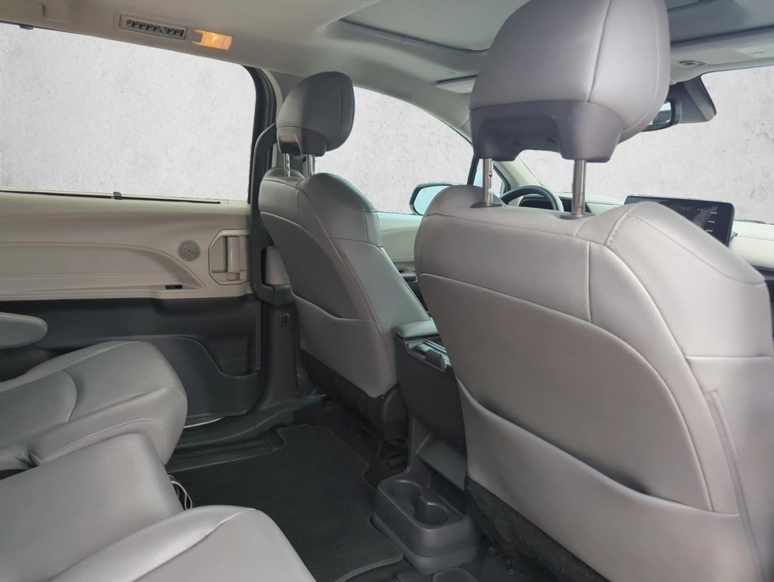 2022 Toyota Sienna XLE FWD 8-Passenger (Natl)