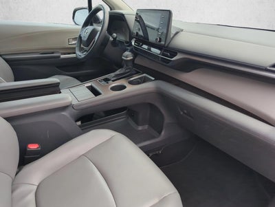 2022 Toyota Sienna XLE FWD 8-Passenger (Natl)