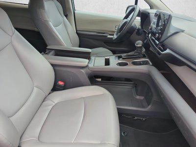 2022 Toyota Sienna XLE FWD 8-Passenger (Natl)