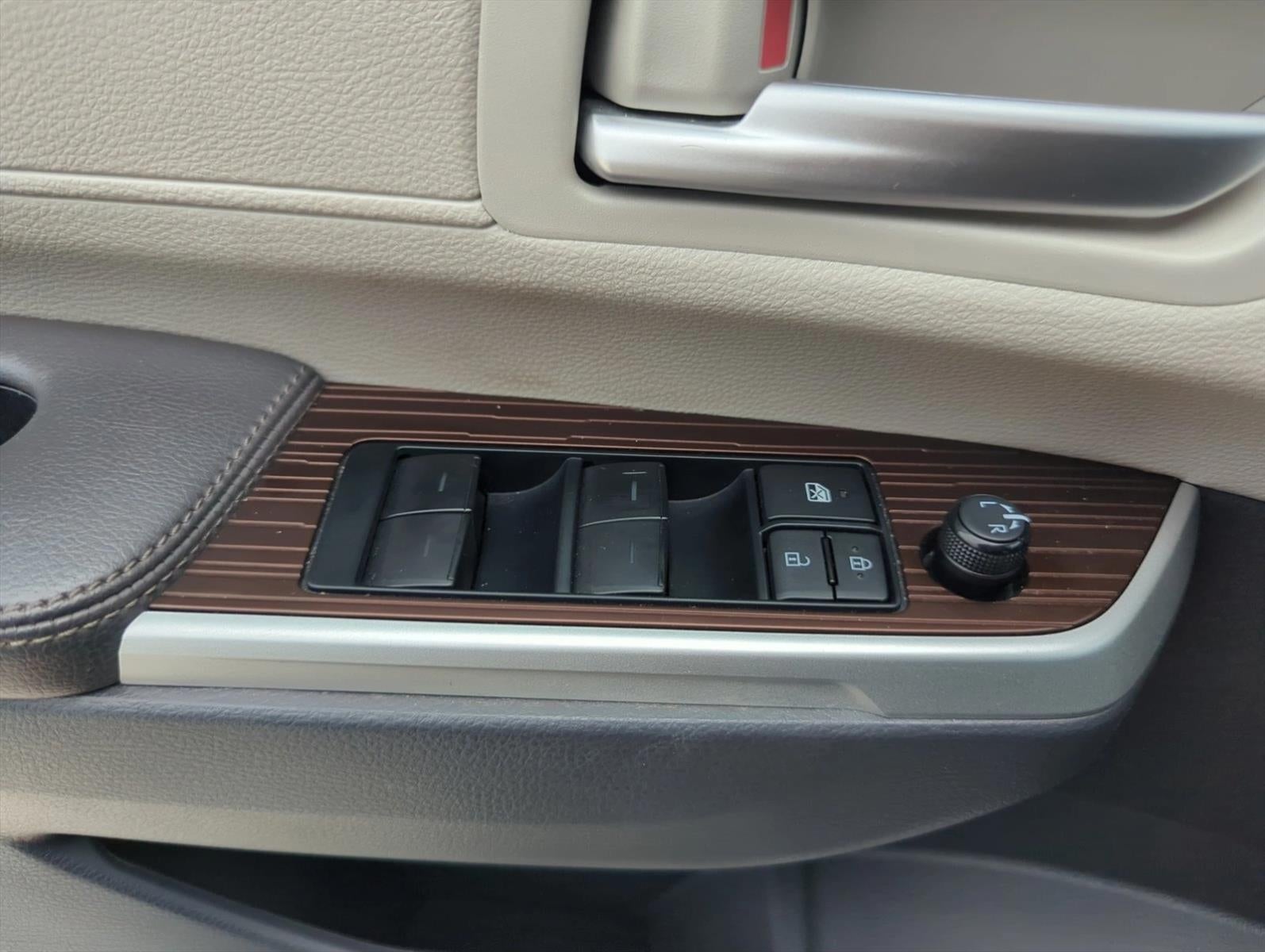 2022 Toyota Sienna XLE FWD 8-Passenger (Natl)