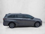 2022 Toyota Sienna XLE FWD 8-Passenger (Natl)