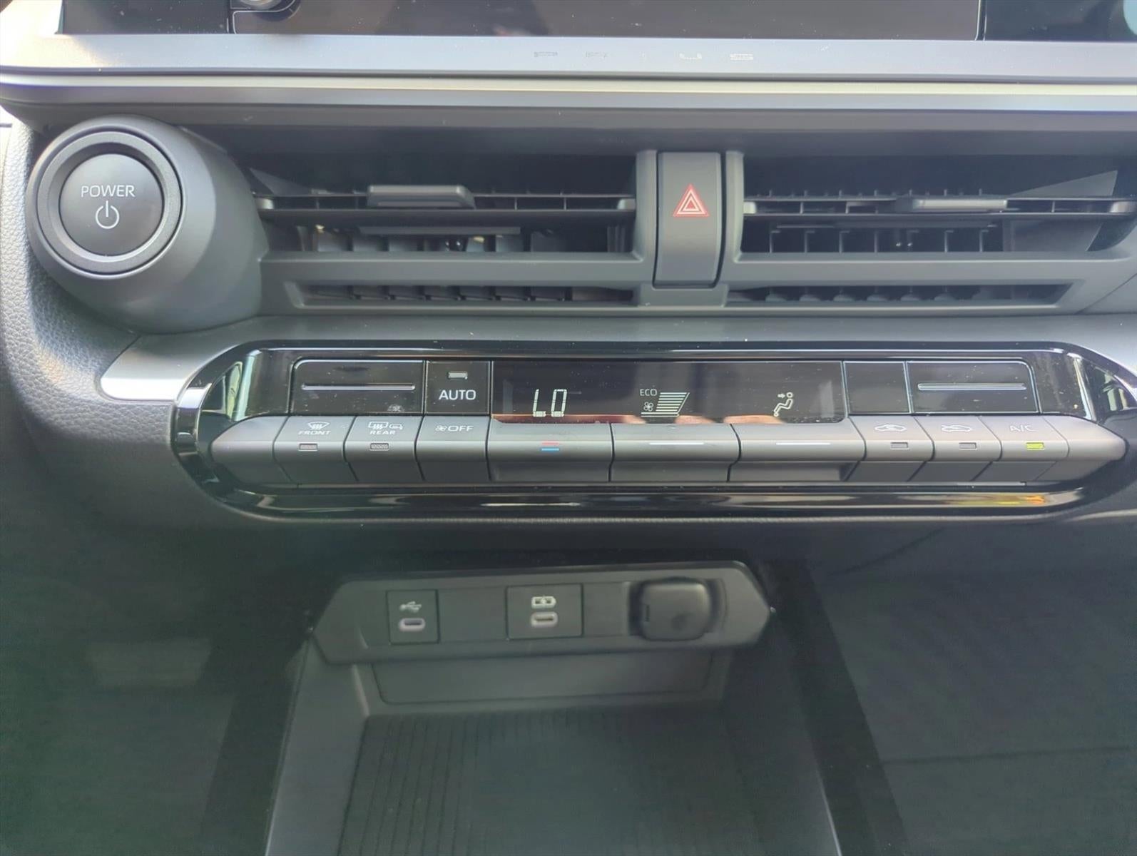 2024 Toyota Prius LE (Natl)