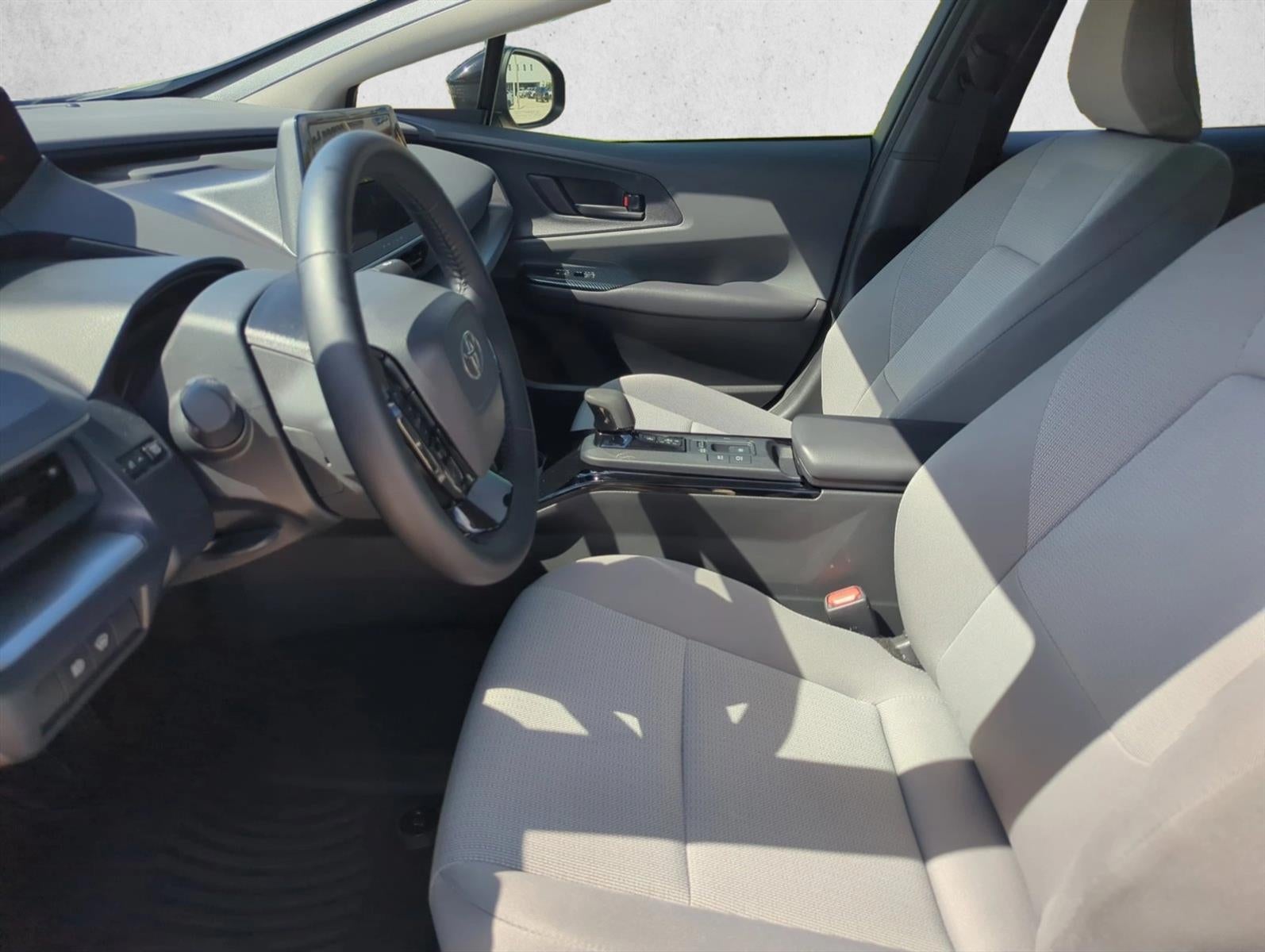 2024 Toyota Prius LE (Natl)