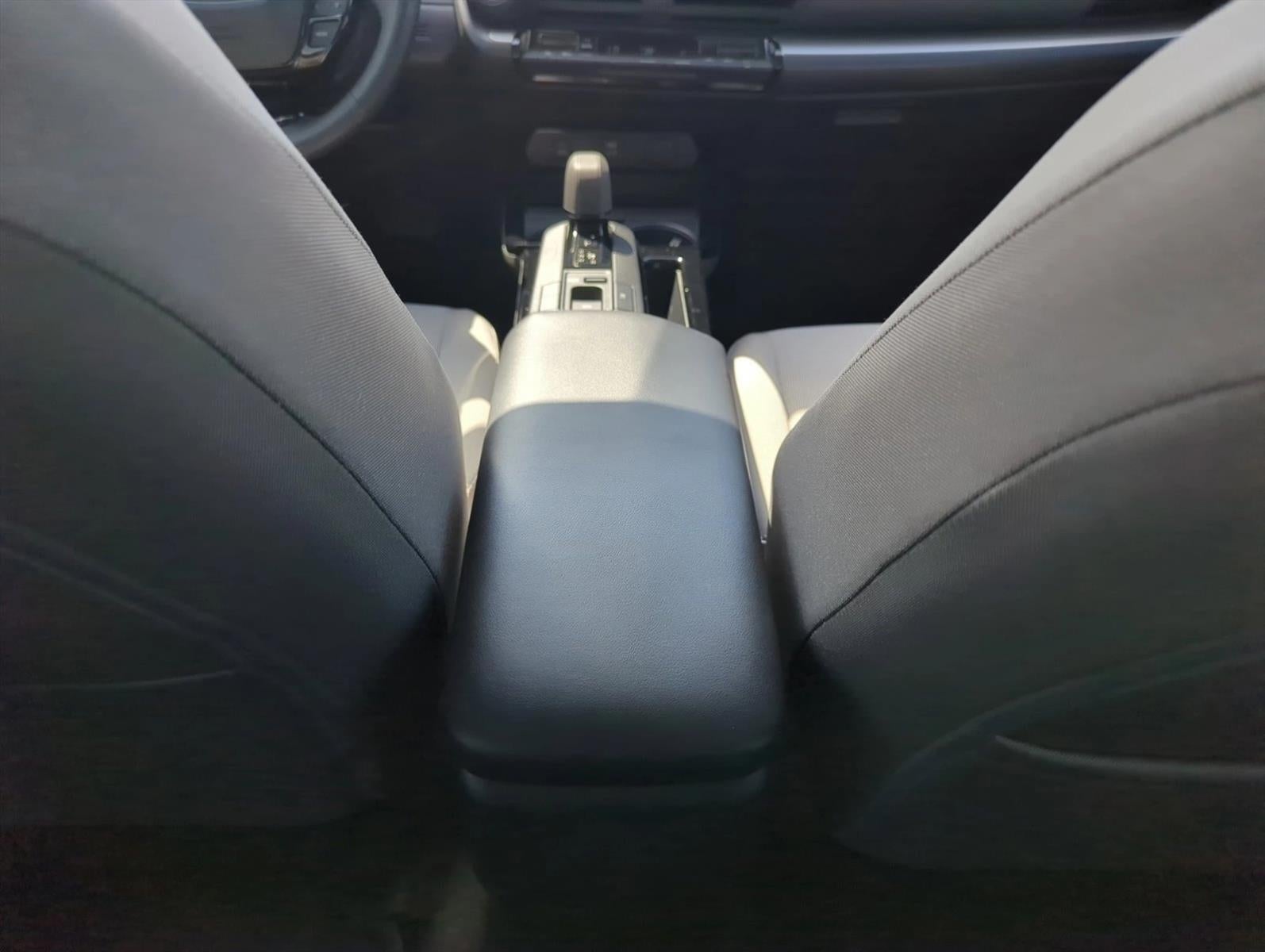 2024 Toyota Prius LE (Natl)