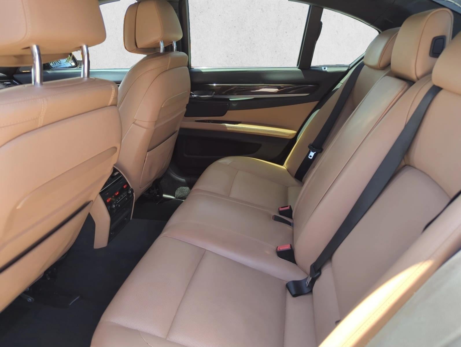 2015 BMW 750i xDrive Sedan