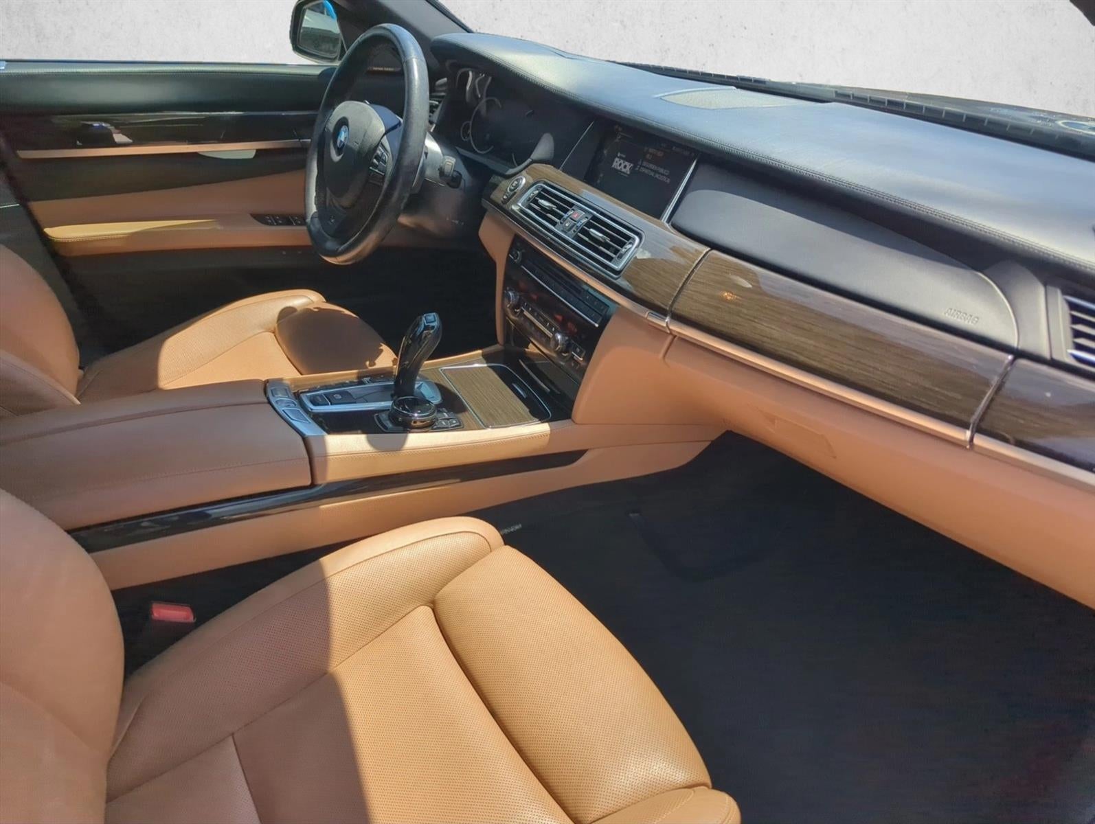 2015 BMW 750i xDrive Sedan