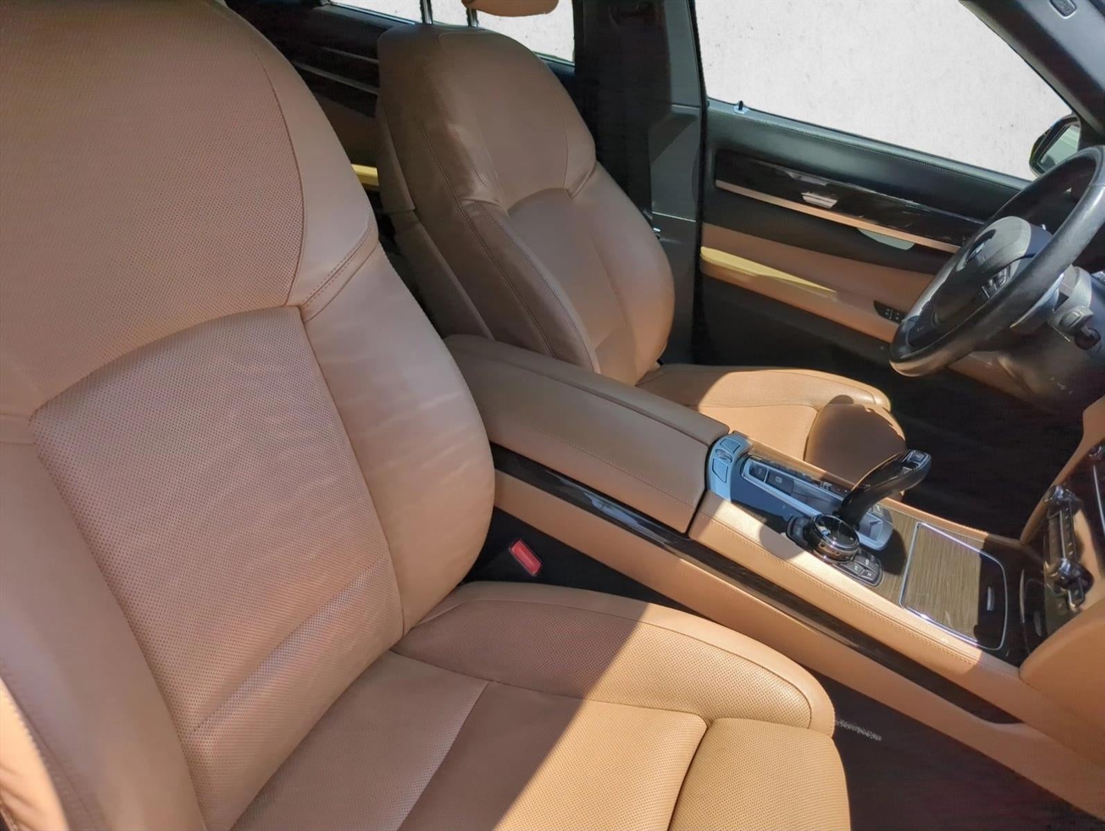 2015 BMW 750i xDrive Sedan