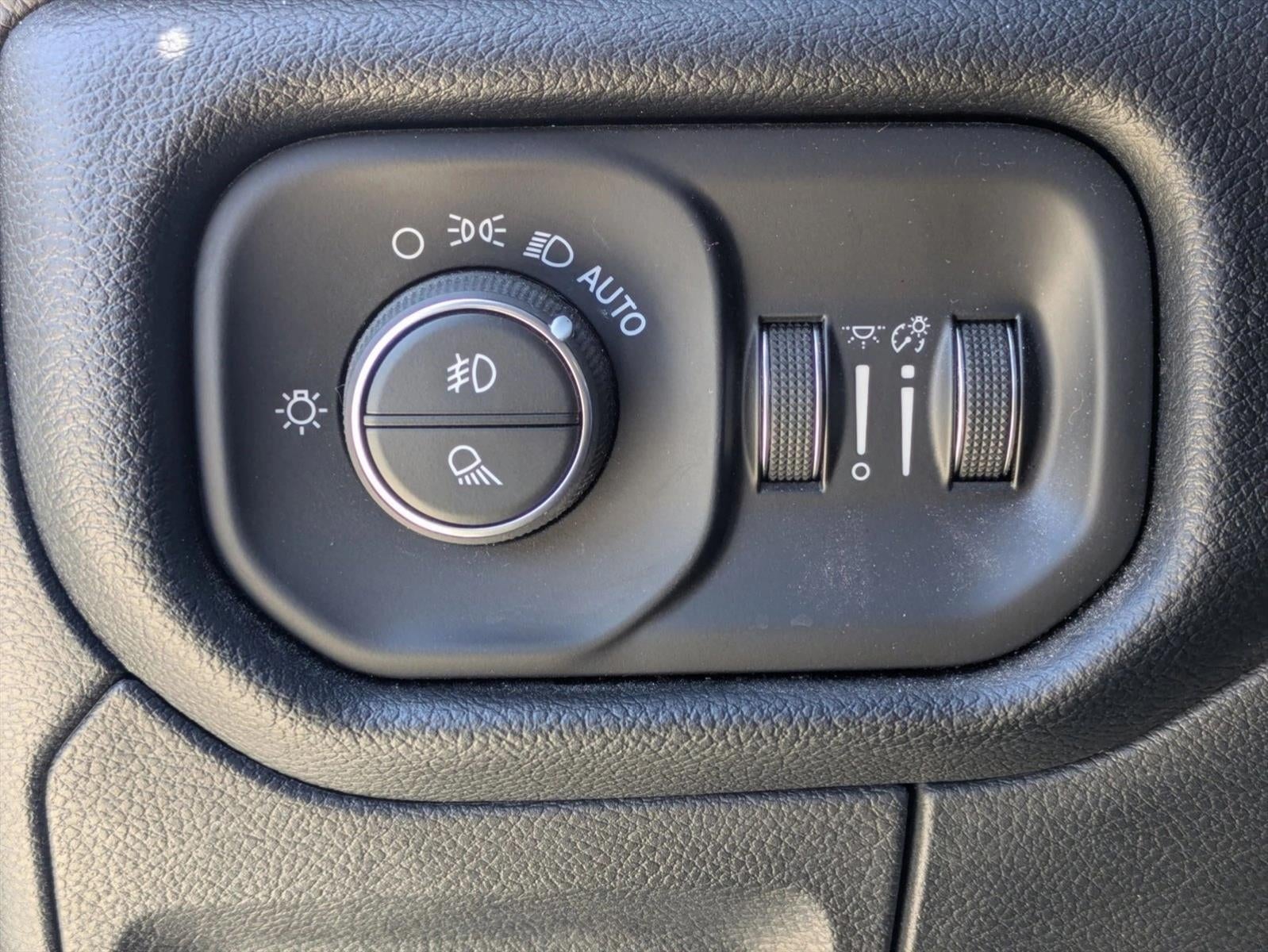 2021 RAM 1500 Laramie 4x4 Crew Cab 5'7" Box