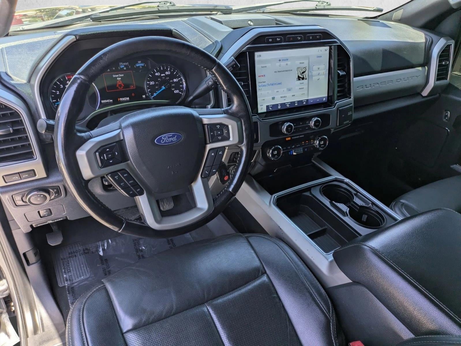 2022 Ford Super Duty F-450 DRW LARIAT 4WD Crew Cab 8' Box