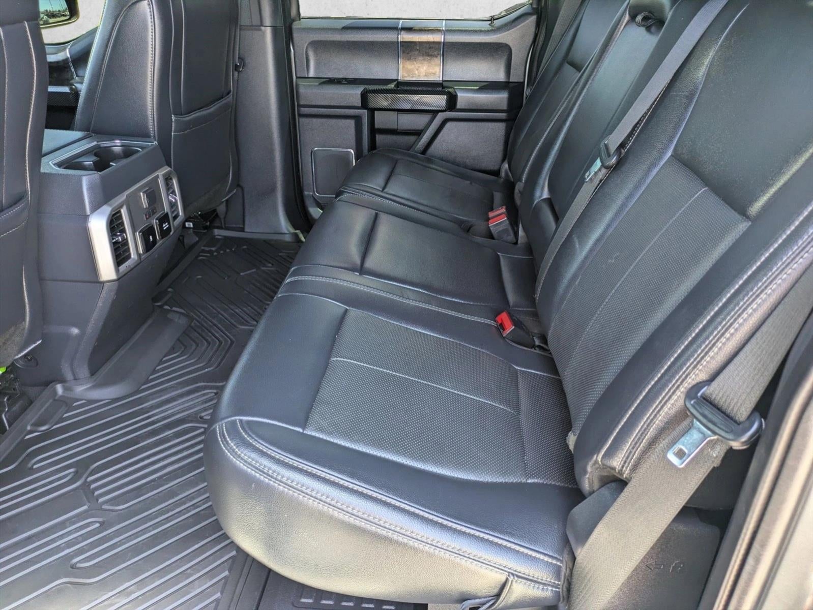 2022 Ford Super Duty F-450 DRW LARIAT 4WD Crew Cab 8' Box