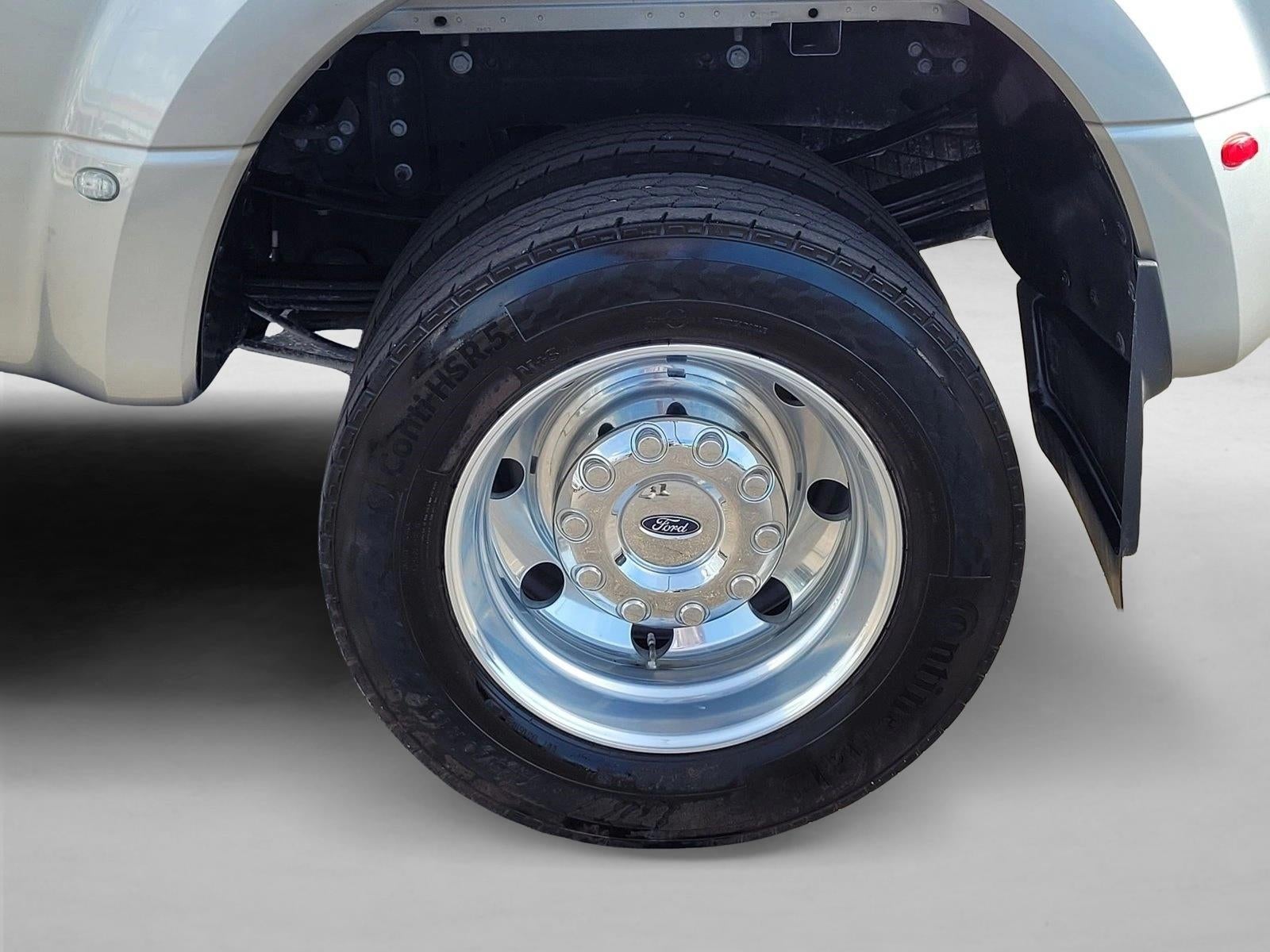 2022 Ford Super Duty F-450 DRW LARIAT 4WD Crew Cab 8' Box