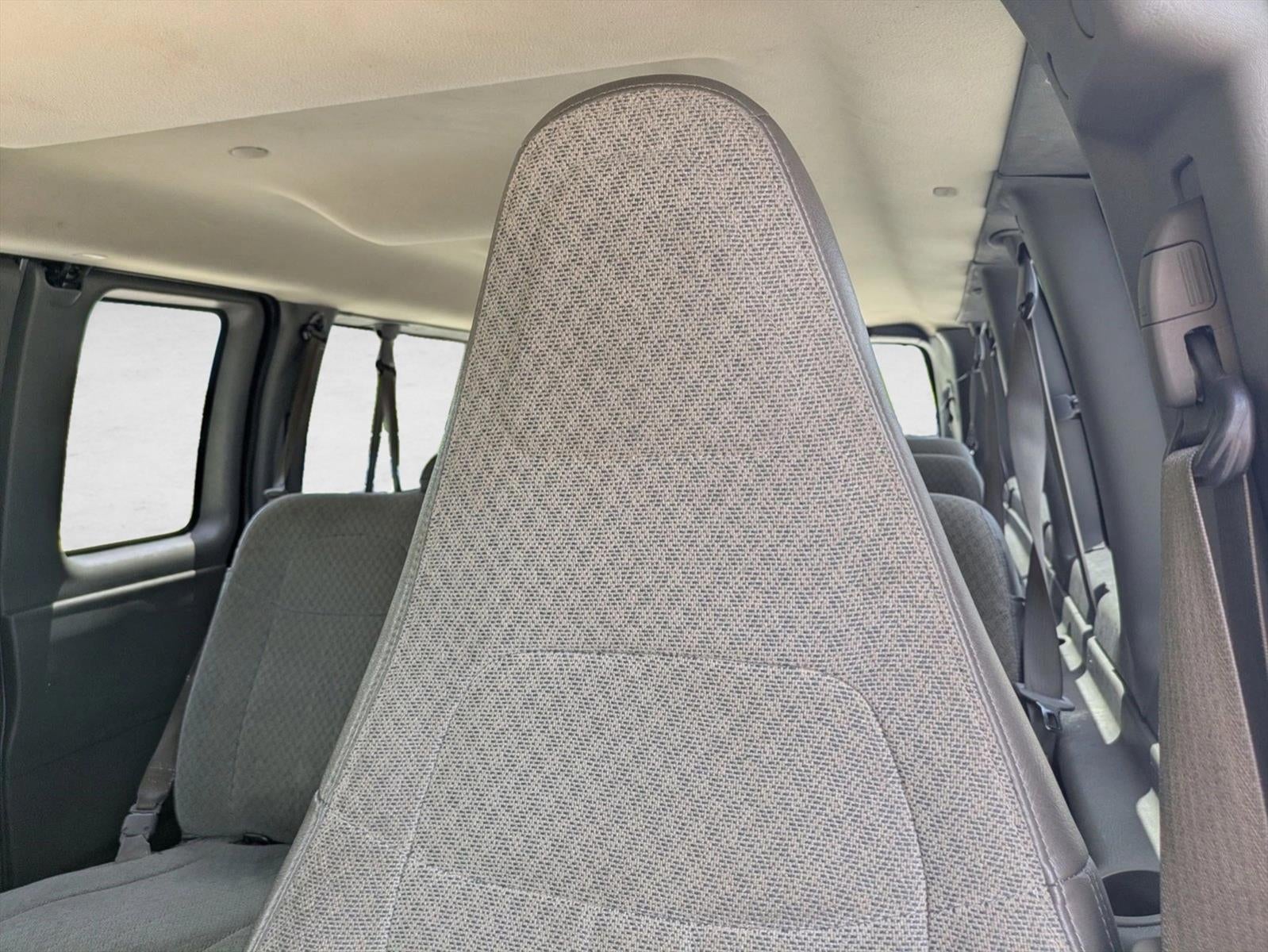 2017 Chevrolet Express Passenger 3500 Extended Wheelbase Rear-Wheel Drive 1LT