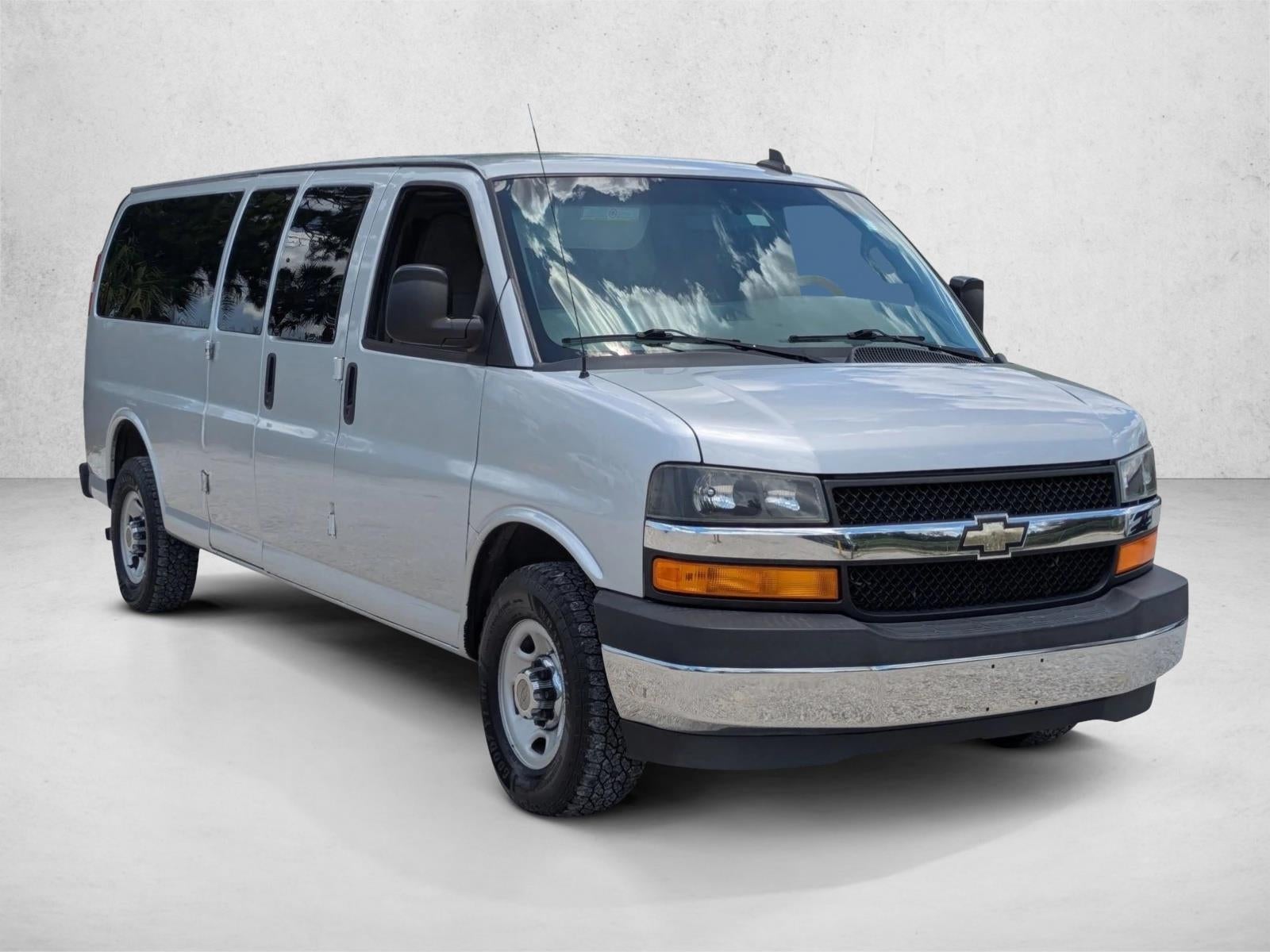 2017 Chevrolet Express Passenger 3500 Extended Wheelbase Rear-Wheel Drive 1LT