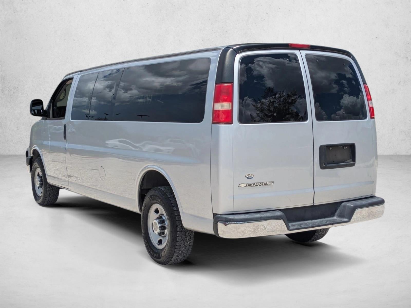2017 Chevrolet Express Passenger 3500 Extended Wheelbase Rear-Wheel Drive 1LT