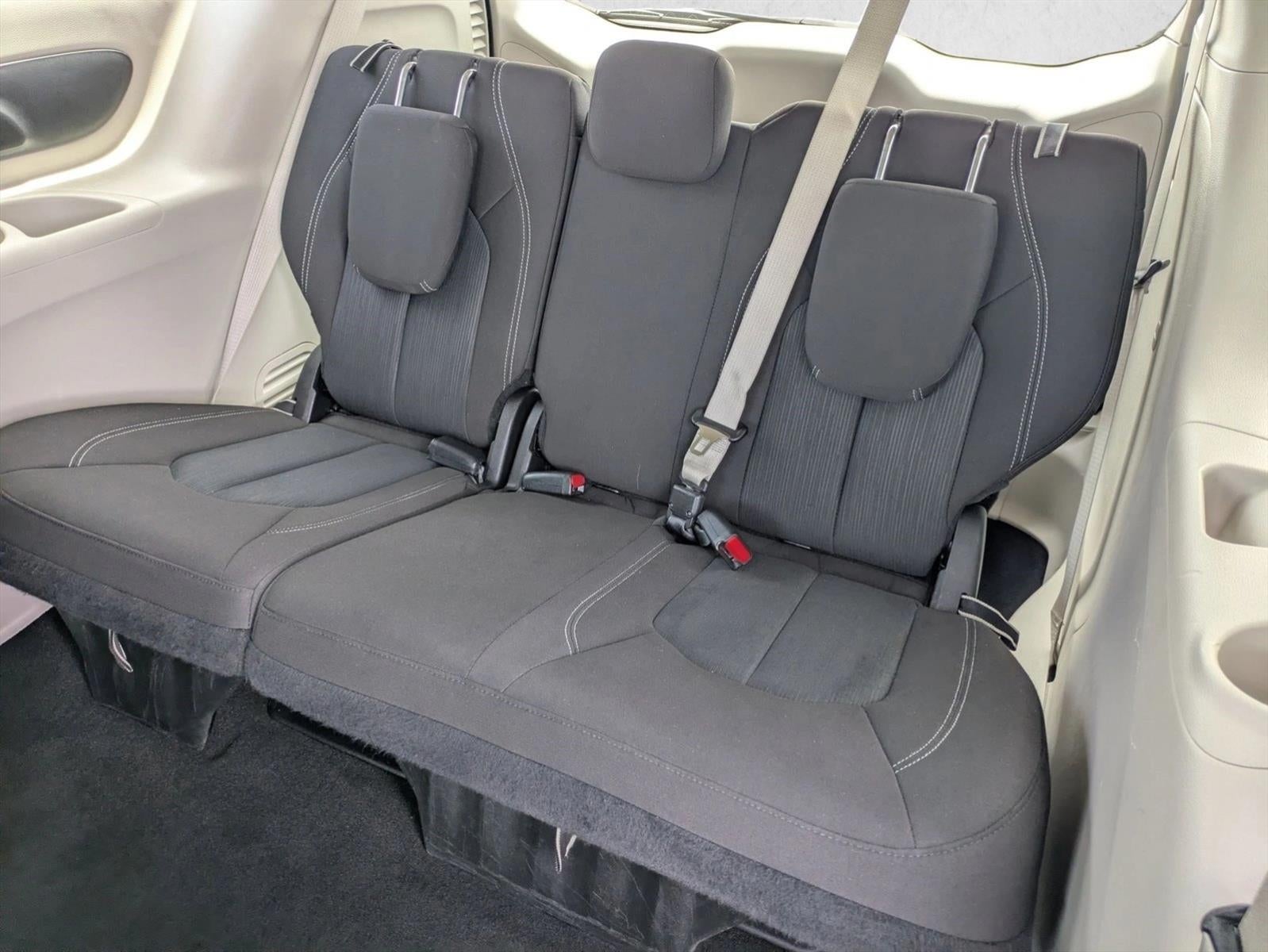 2022 Chrysler Voyager LX FWD