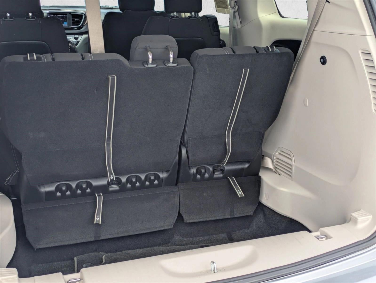 2022 Chrysler Voyager LX FWD