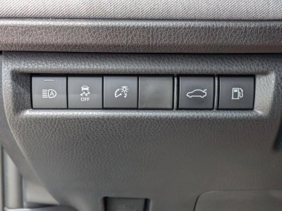 2025 Toyota Camry LE (SE)