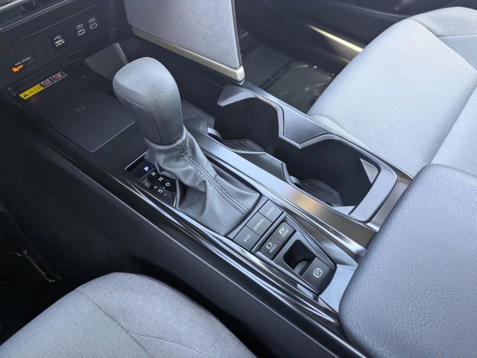 2025 Toyota Camry LE (SE)