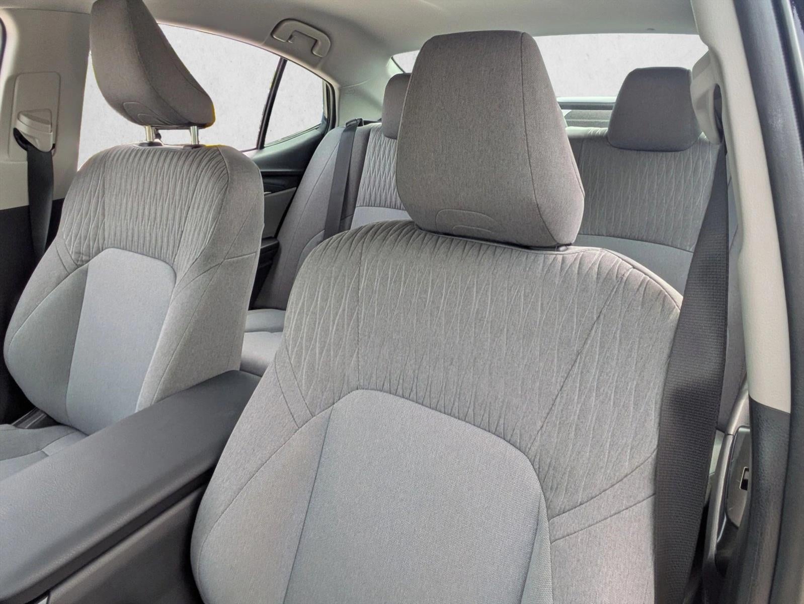 2025 Toyota Camry LE (SE)