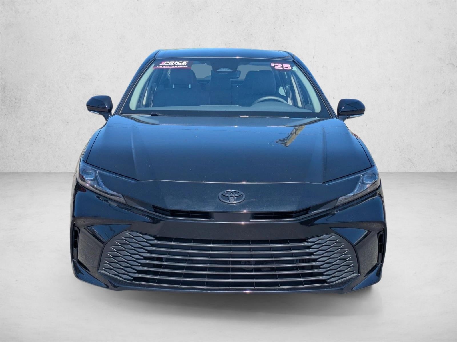 2025 Toyota Camry LE (SE)