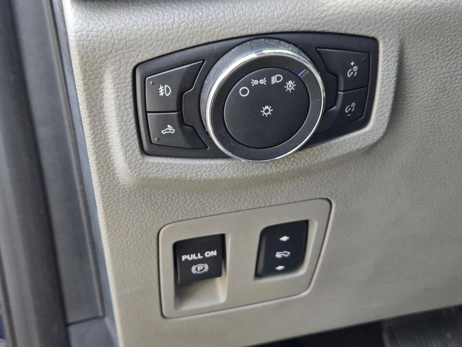 2015 Ford F-150 2WD SuperCrew 5-1/2 Ft Box XLT