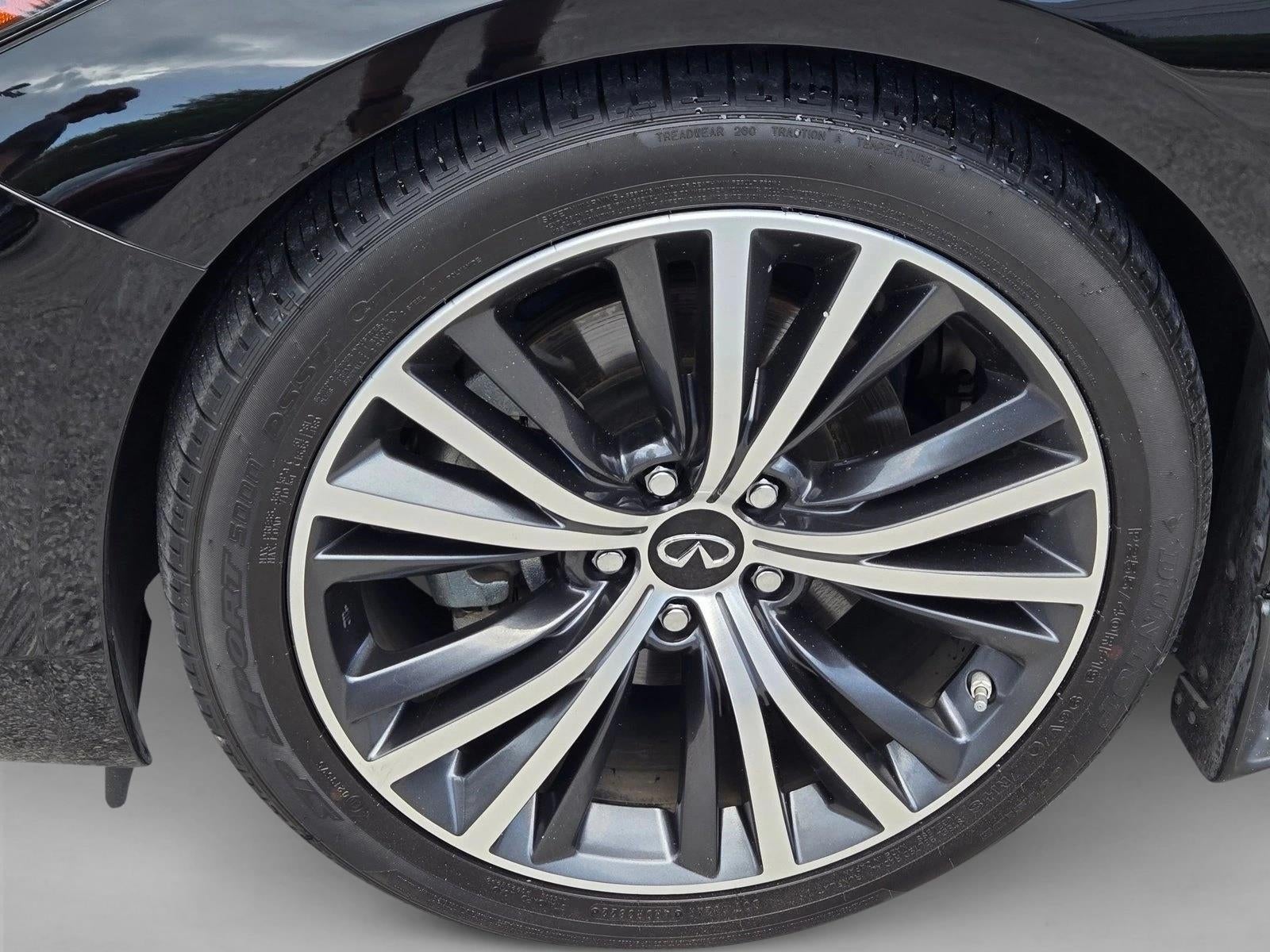 2022 INFINITI Q60 LUXE RWD