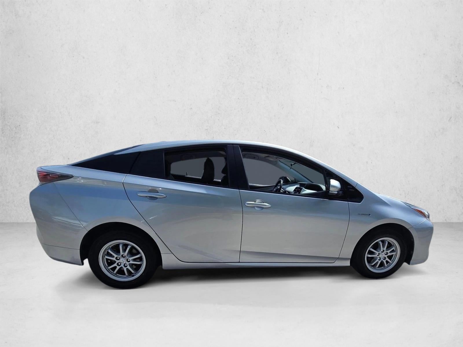2017 Toyota Prius Three (GS)