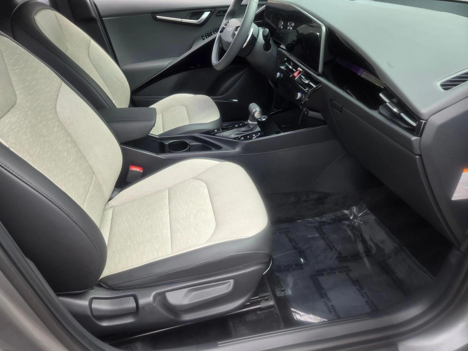 2025 Kia Niro SX FWD
