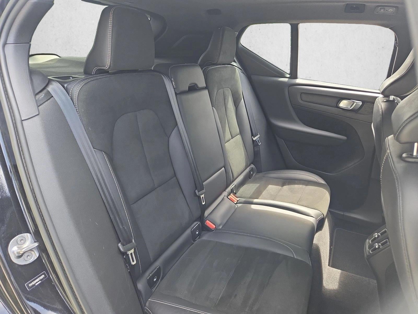2022 Volvo XC40 T5 AWD R-Design
