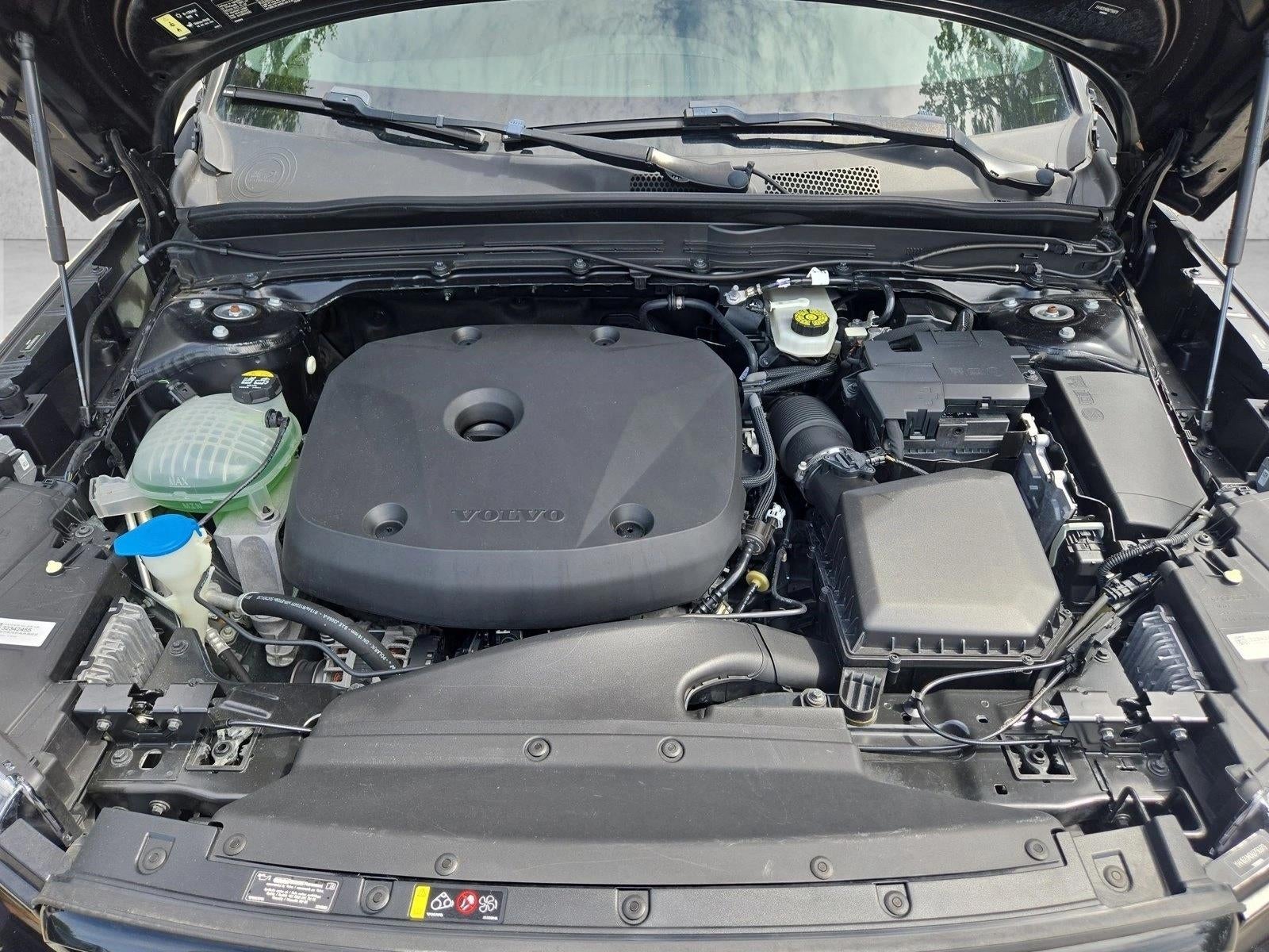 2022 Volvo XC40 T5 AWD R-Design