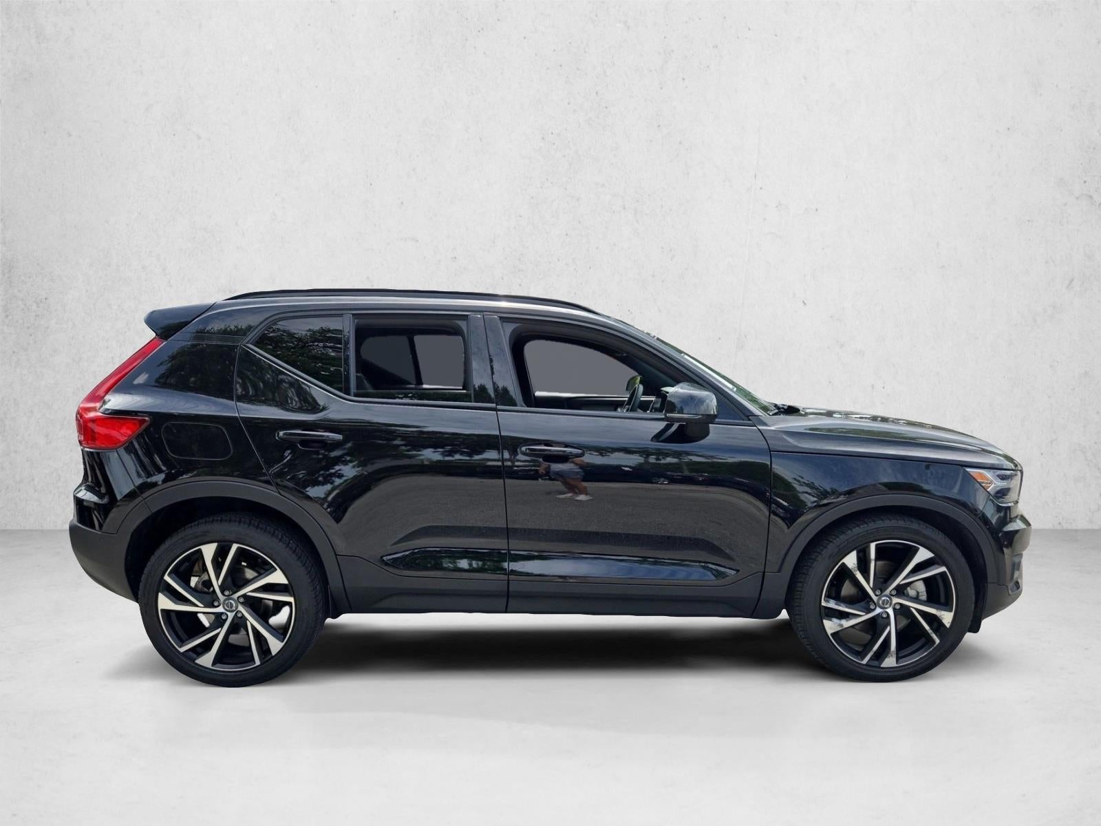 2022 Volvo XC40 T5 AWD R-Design