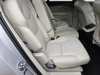 2021 Volvo XC90 T6 AWD Momentum 7P