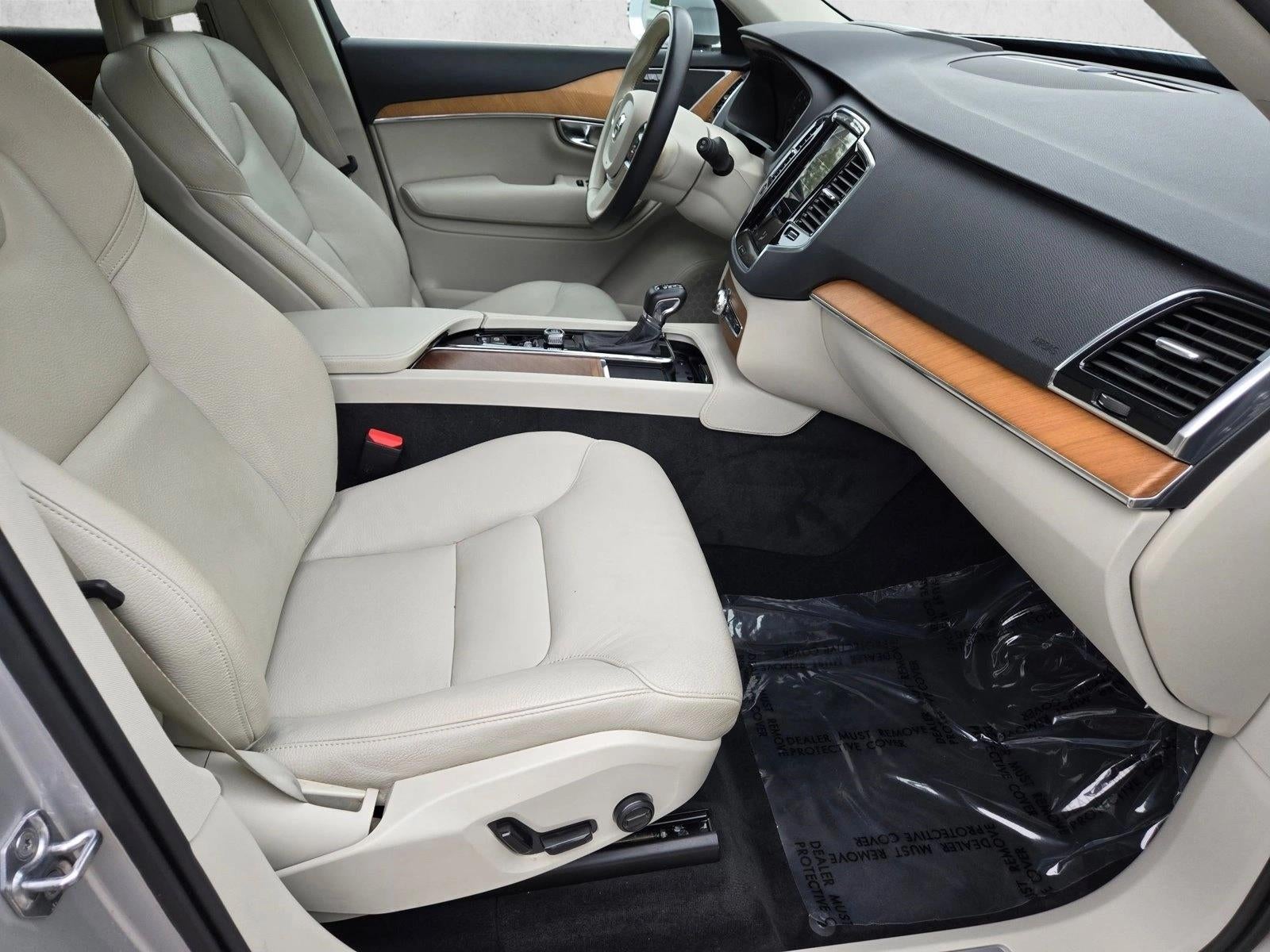 2021 Volvo XC90 T6 AWD Momentum 7P