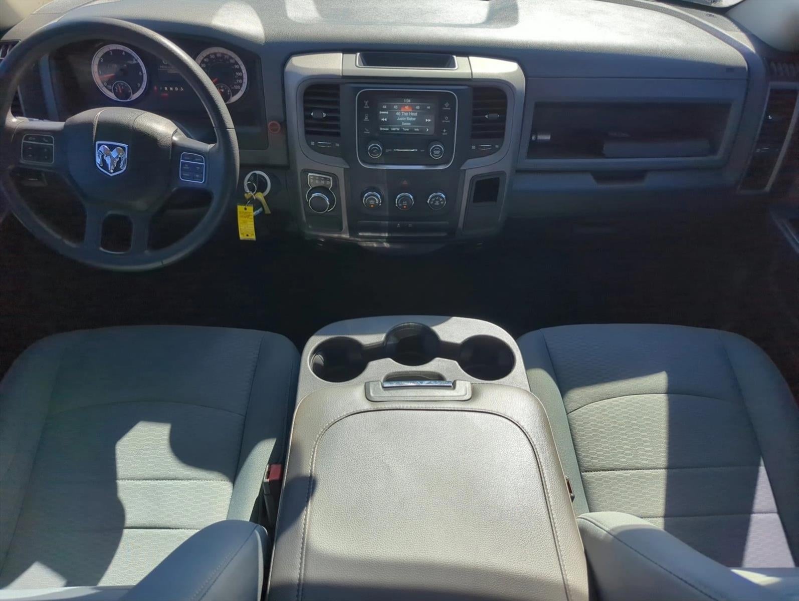 2018 RAM 1500 Express 4x2 Crew Cab 5'7" Box