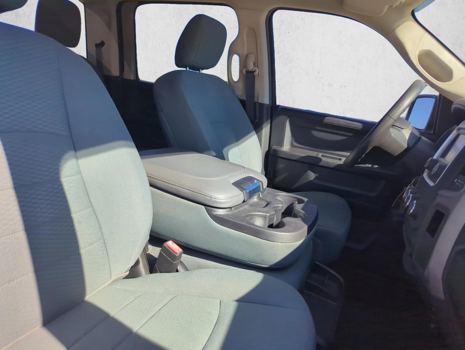 2018 RAM 1500 Express 4x2 Crew Cab 5'7" Box