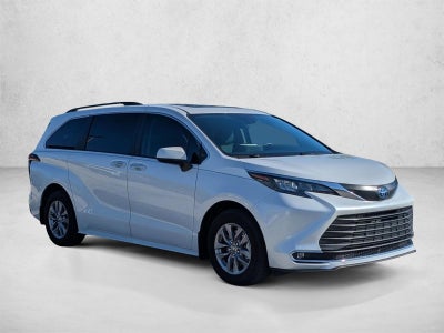 2024 Toyota Sienna XLE FWD 8-Passenger (Natl)