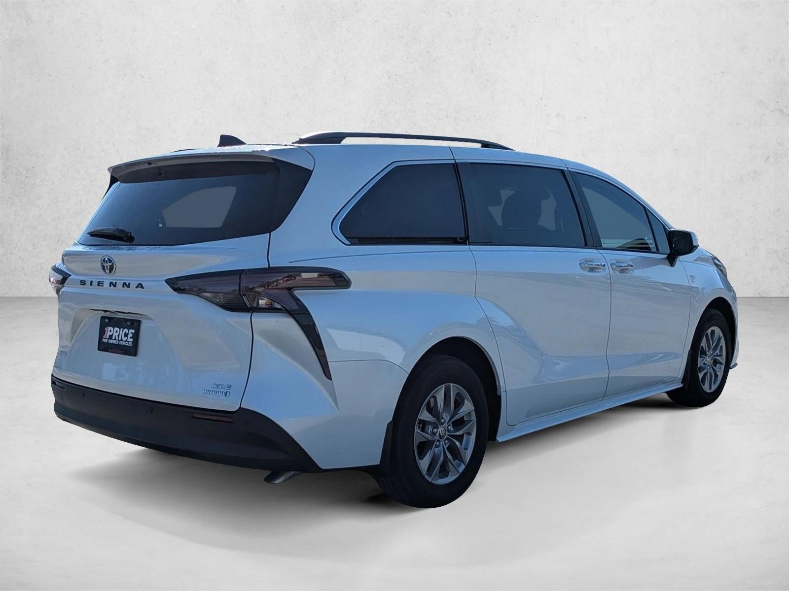 2024 Toyota Sienna XLE FWD 8-Passenger (Natl)