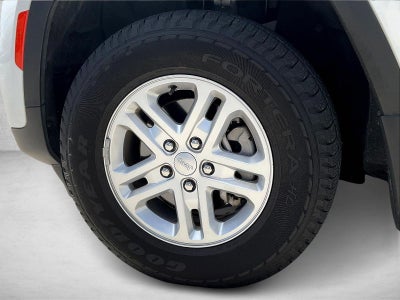 2025 Jeep Grand Cherokee Laredo 4x2
