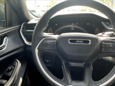 2025 Jeep Grand Cherokee Laredo 4x2