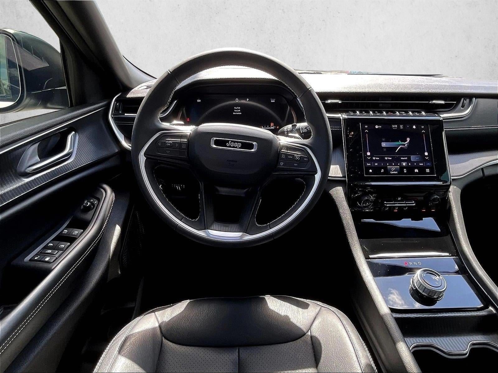 2025 Jeep Grand Cherokee Laredo 4x2