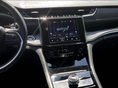 2025 Jeep Grand Cherokee Laredo 4x2