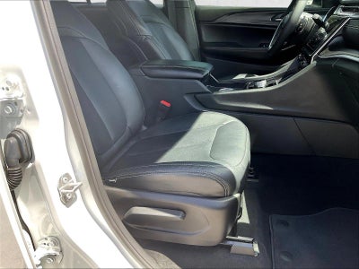 2025 Jeep Grand Cherokee Laredo 4x2