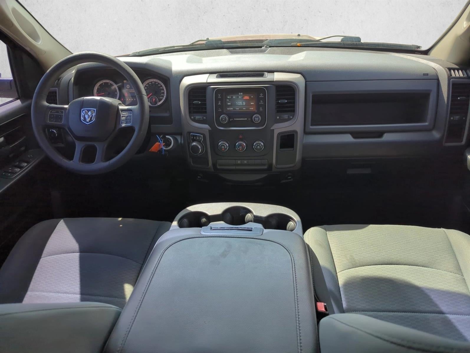 2018 RAM 1500 Express 4x2 Crew Cab 5'7" Box