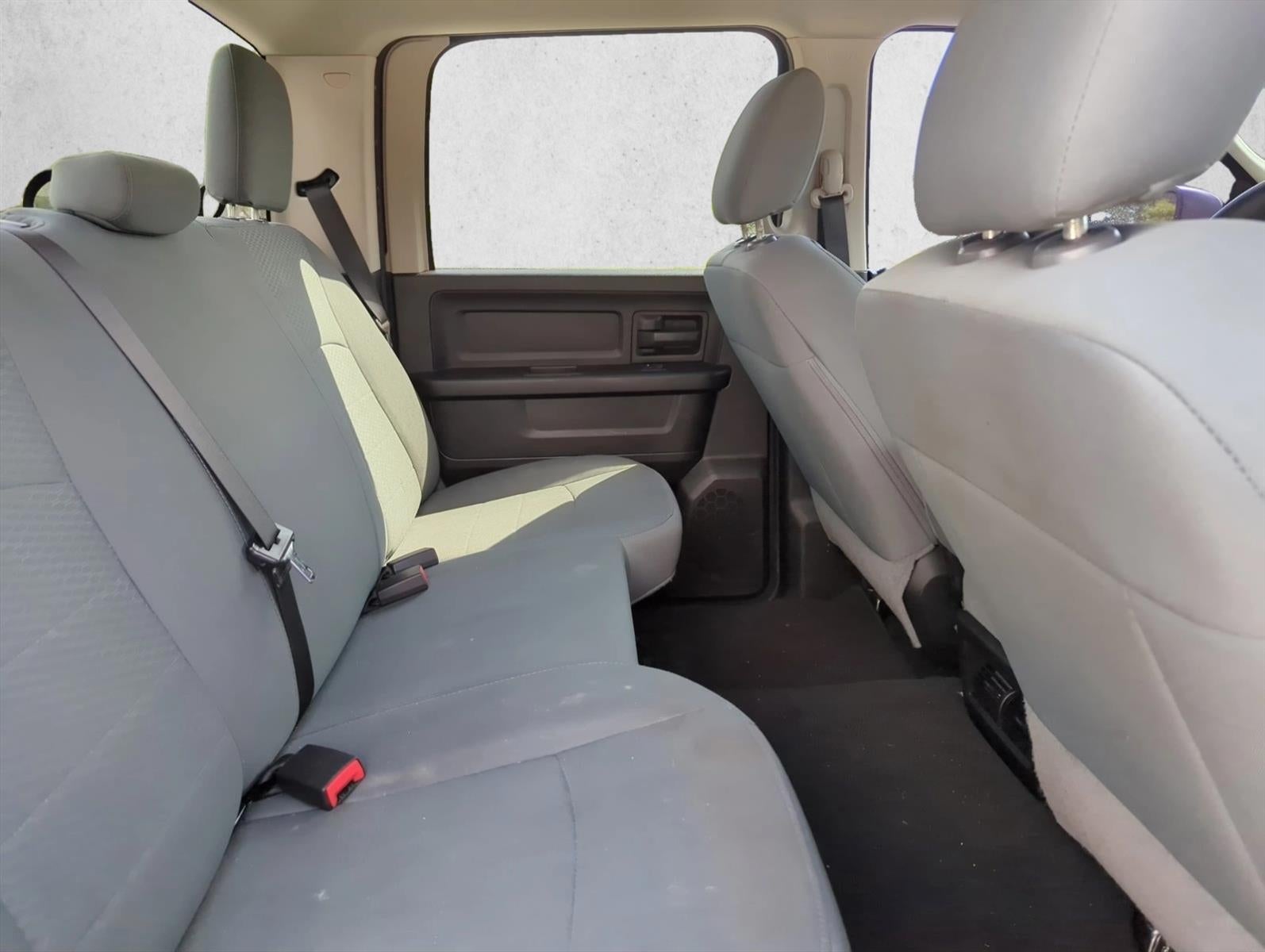 2018 RAM 1500 Express 4x2 Crew Cab 5'7" Box