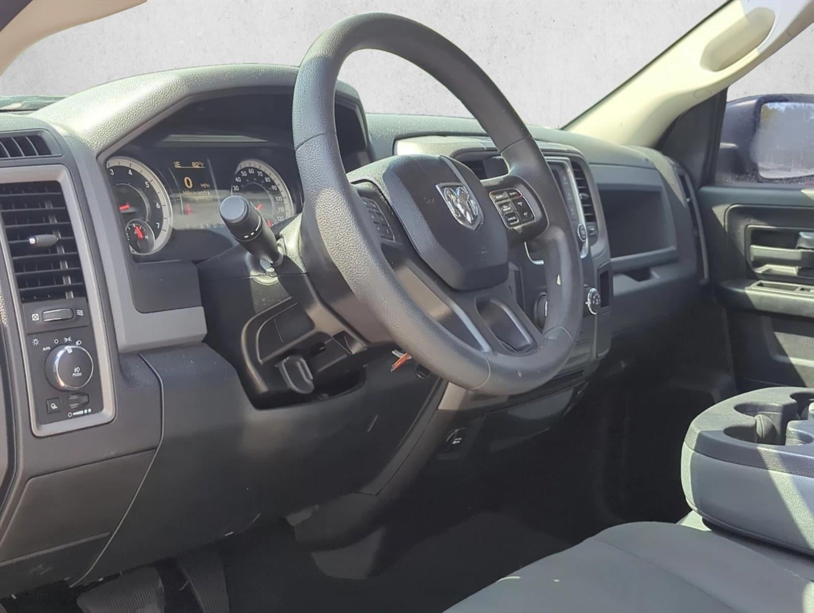 2018 RAM 1500 Express 4x2 Crew Cab 5'7" Box