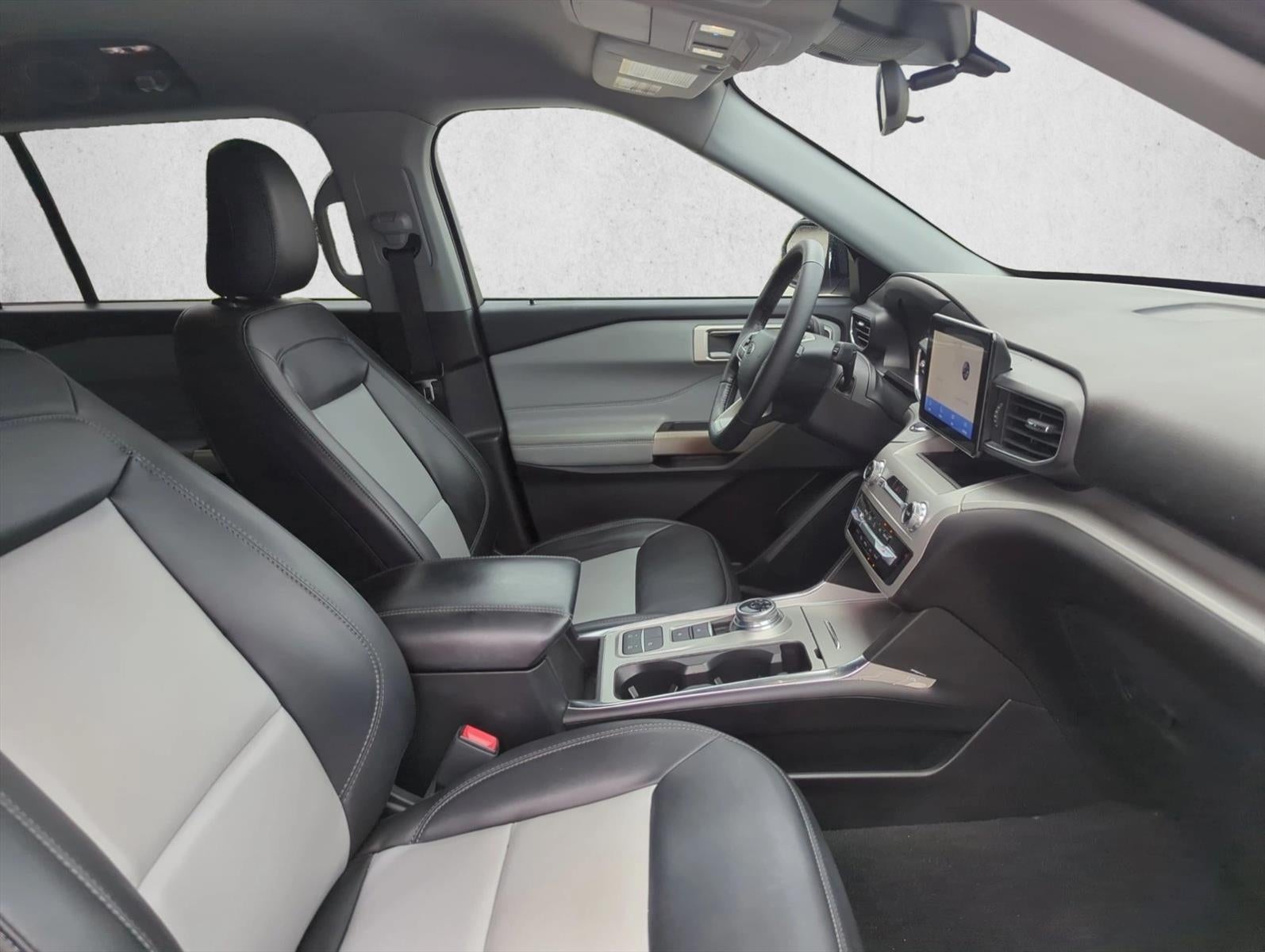 2023 Ford Explorer XLT RWD