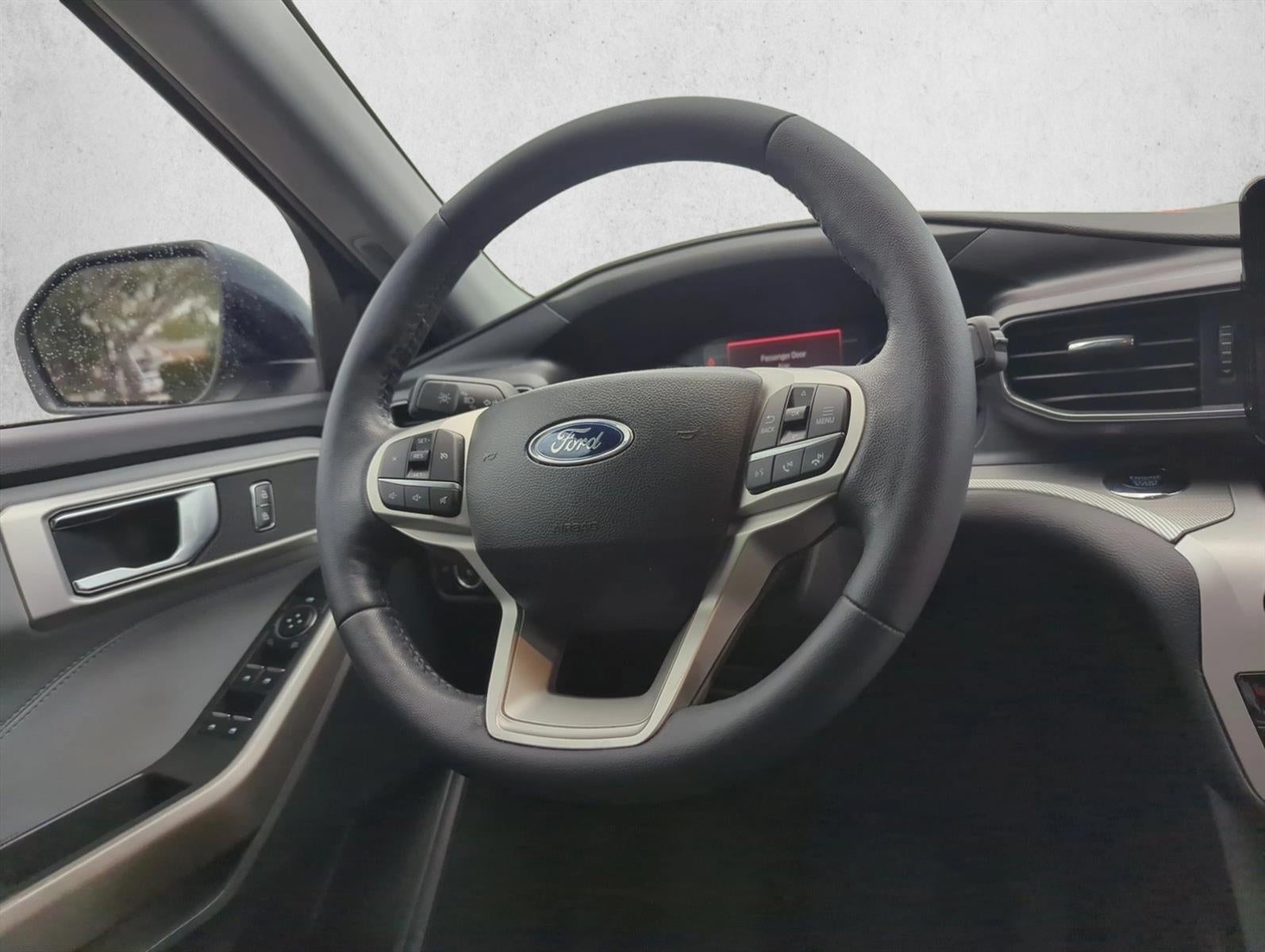 2023 Ford Explorer XLT RWD