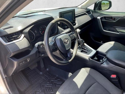 2020 Toyota RAV4 LE FWD (GS)
