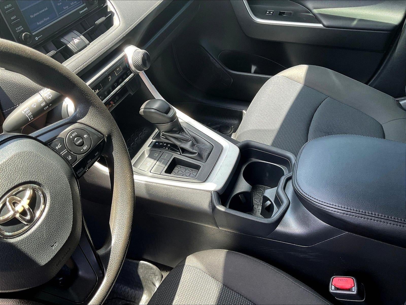 2020 Toyota RAV4 LE FWD (GS)
